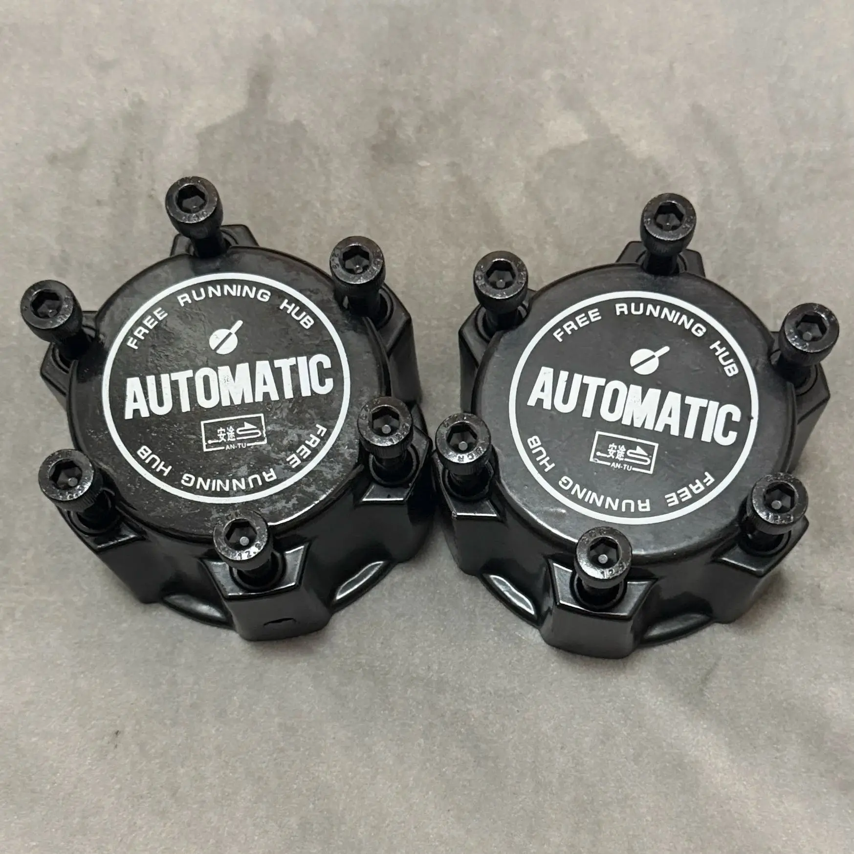 

1pcs P11NP300 four-wheel drive automatic front wheel clutch shaft head lock.