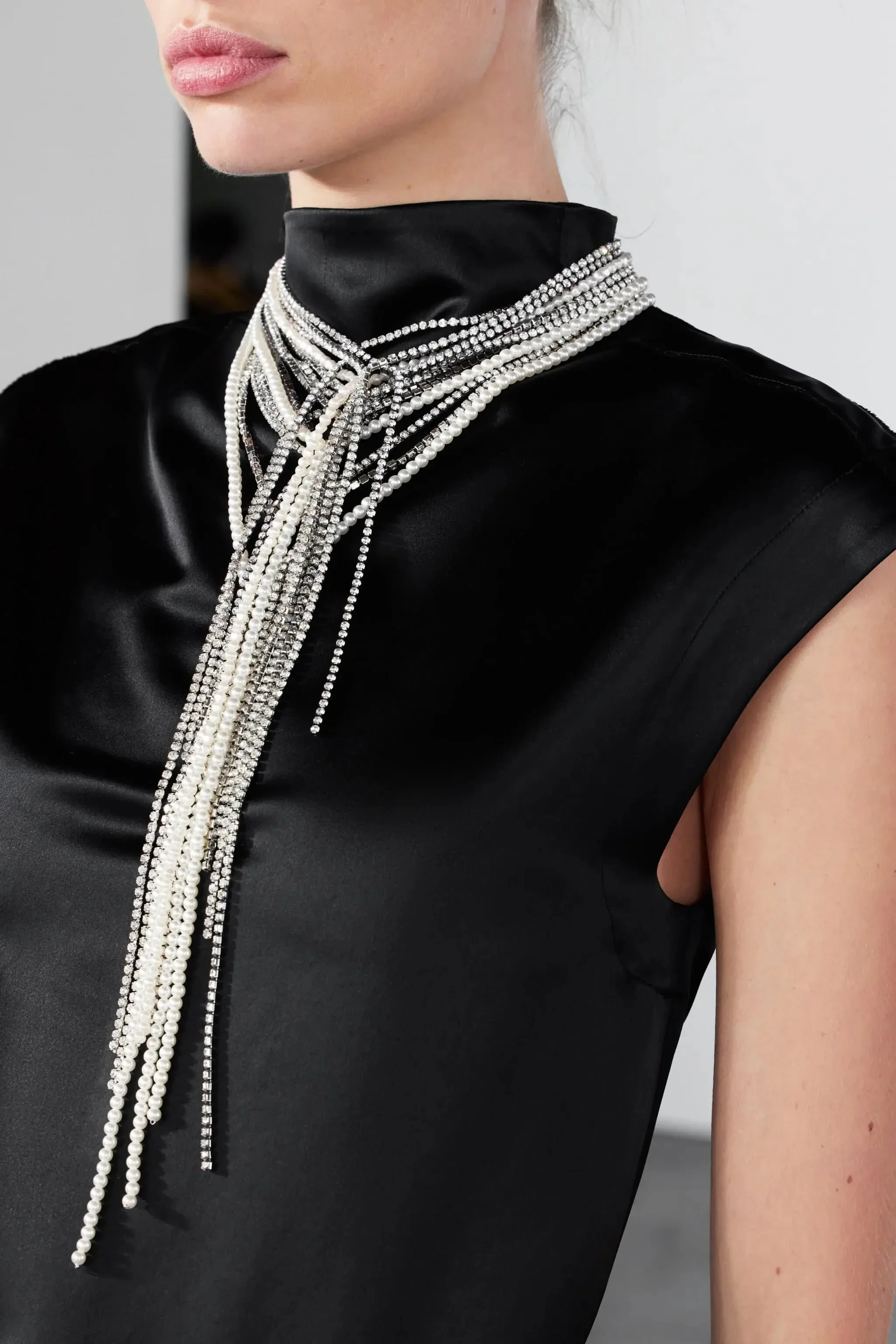 Pearl Rhinestone Long Chains Tassel V-shaped Necklace for Women European American Exaggerated Temperament Sweater Chain Jewelry