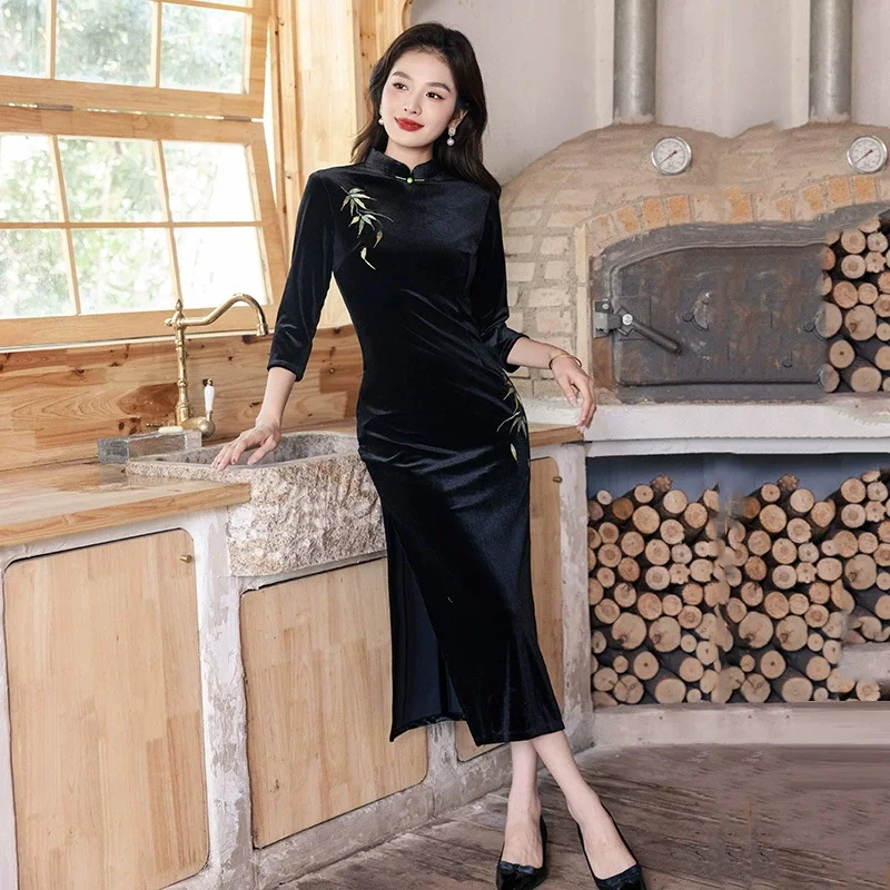 

Women Sexy Cheongam Black Embroidery Velour Qipao Autumn Winter New Chinese Dress Tradition Mandarin Collar Qipao