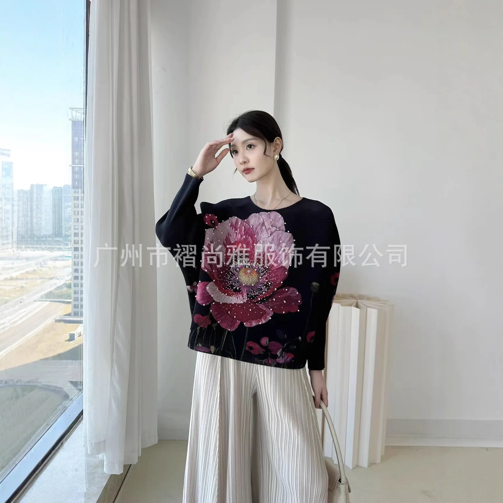 Miyake Pieghettato 2025 Autunno e Inverno Nuova Stampa Girocollo Allentato Cento Top Con Perline Pieghettato Sottile T-shirt a maniche lunghe Pieghe