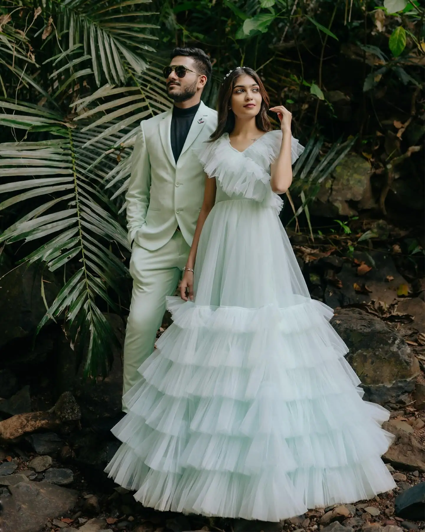 Mulheres verde claro em camadas de tule vestidos longos, decote em v, babados, tutu aparado, vestidos maxi românticos, ensaios elegantes