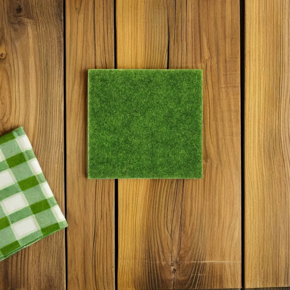 15Pcs Artificial Green Grass 15x15cm Versatile Faux Moss for Craft Fake Green Plants Indoor Outdoor Use Balcony Grass Pad Dog