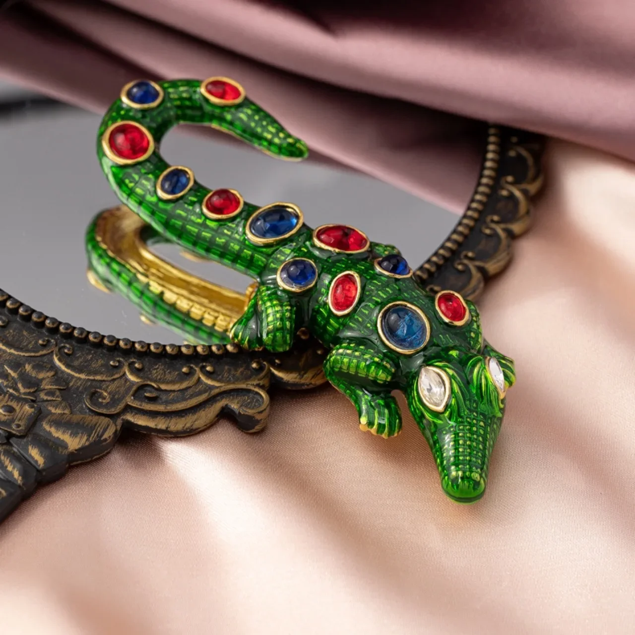

European and American Fashion Trend Full Diamond Franc Crocodile Series Brooch