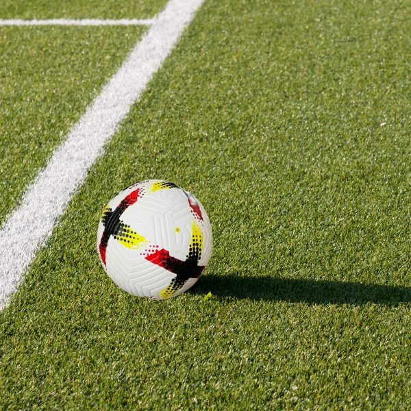 Balón de fútbol laminado térmico del tamaño 4 hecho del material durable de la PU