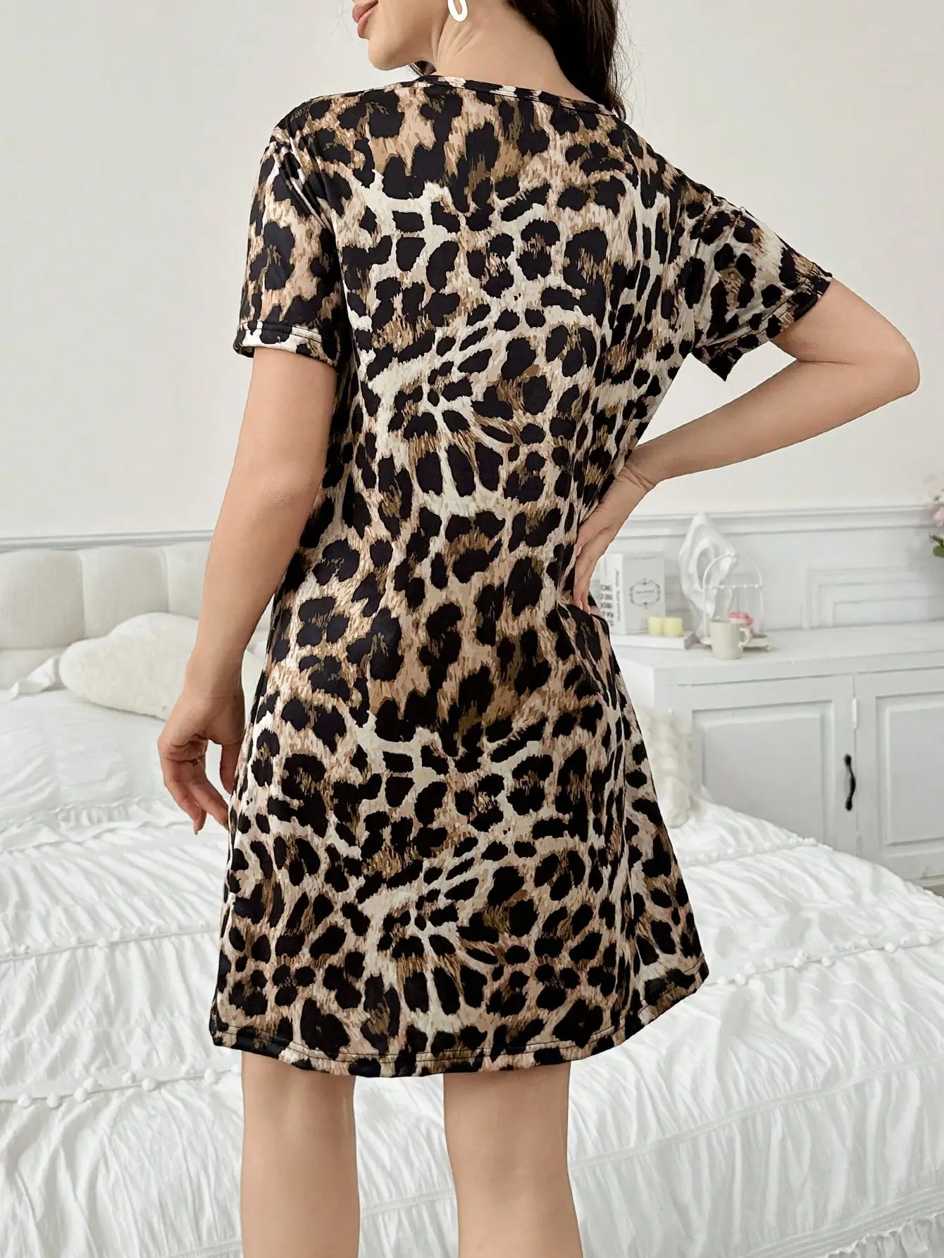 

Leopard Print Round Neck Short Sleeve Nightdress for Women