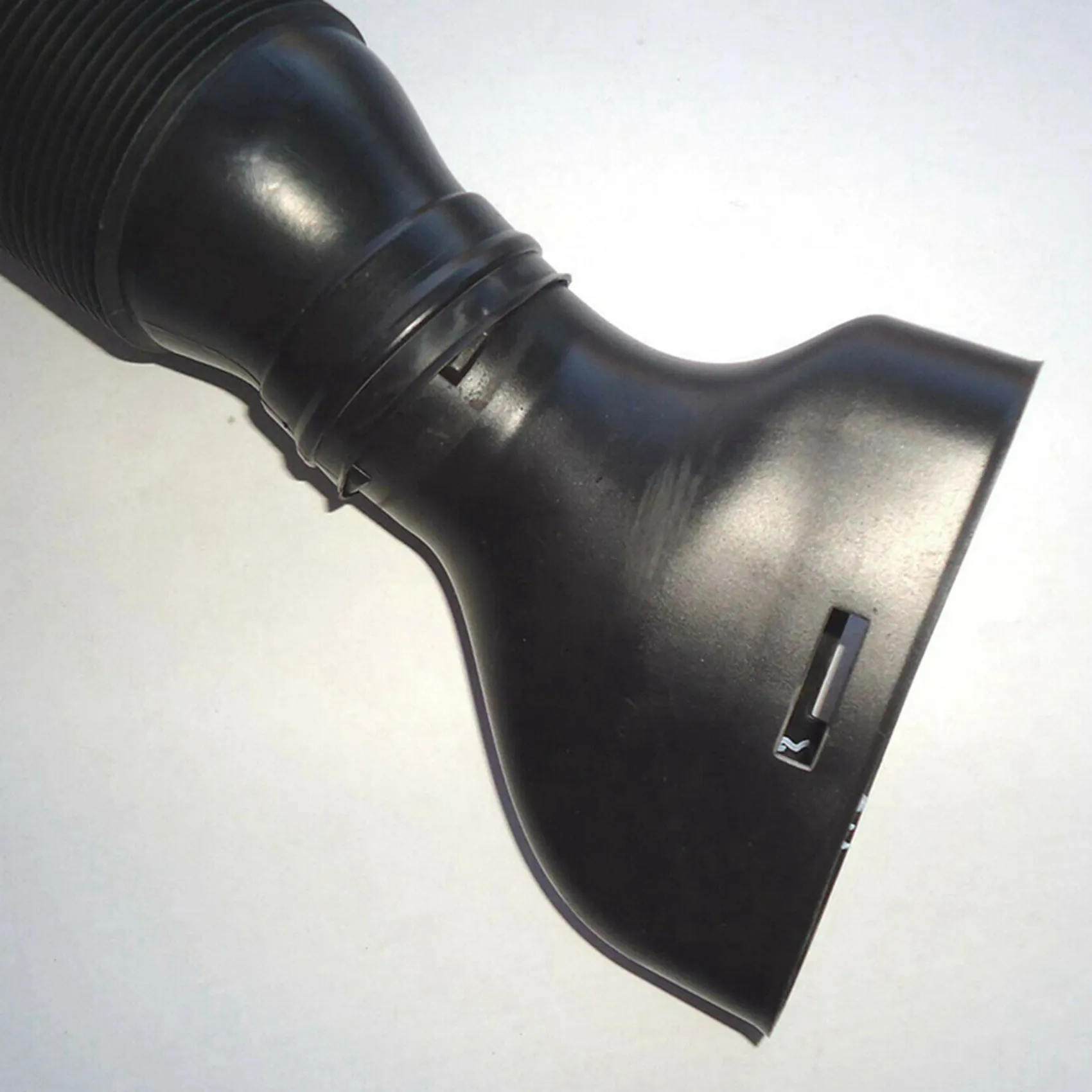 A11M-3X 2035280107 Engine Left Air Intake Hose For W203 C Class C240 C320