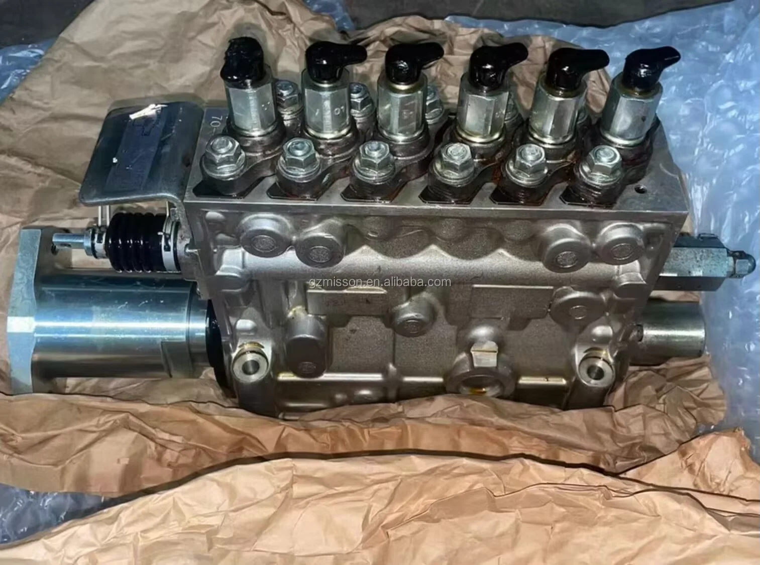 Pump 6215-71-1181 106684-4043 106062-3740 High Pressure Oil Pump For Komatsu D475 Bulldozer SA12V140 Engine Spare Parts.