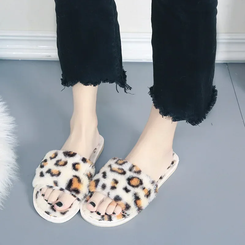 Pantofole da casa con motivo leopardato da donna nuovo inverno Indoor peluche calde pantofole in cotone antiscivolo appartamenti scarpe Casual