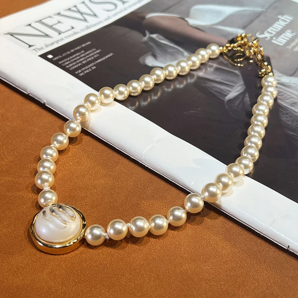 Xiaoxiang glass bead high version hand-wrapped freshwater pearl necklace female, light luxury niche high-end clavicle chain
