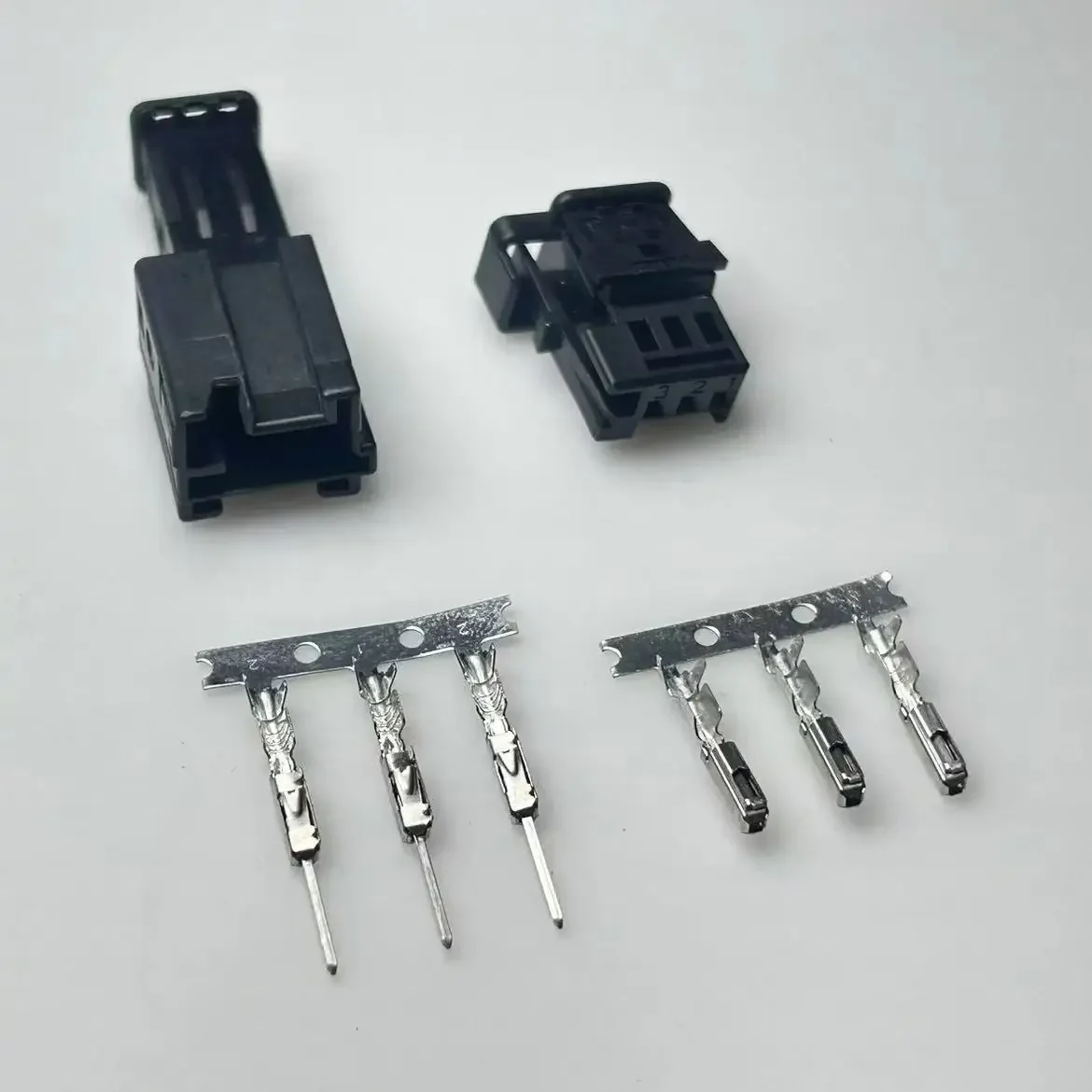 953697-1 953698-1 Male and Female Connectors Automotive Horn Atmosphere Light Plug Including Terminals