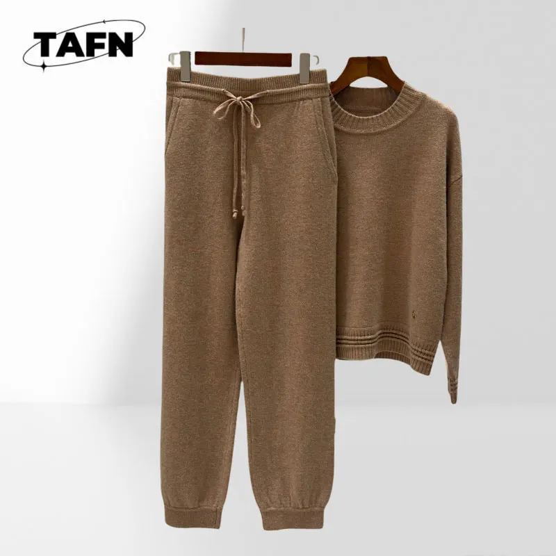 

Casual Long Pants Set for Women – Comfortable and Chic Trendy Women's Pants Set for Sporty and Casual Looks AK1129