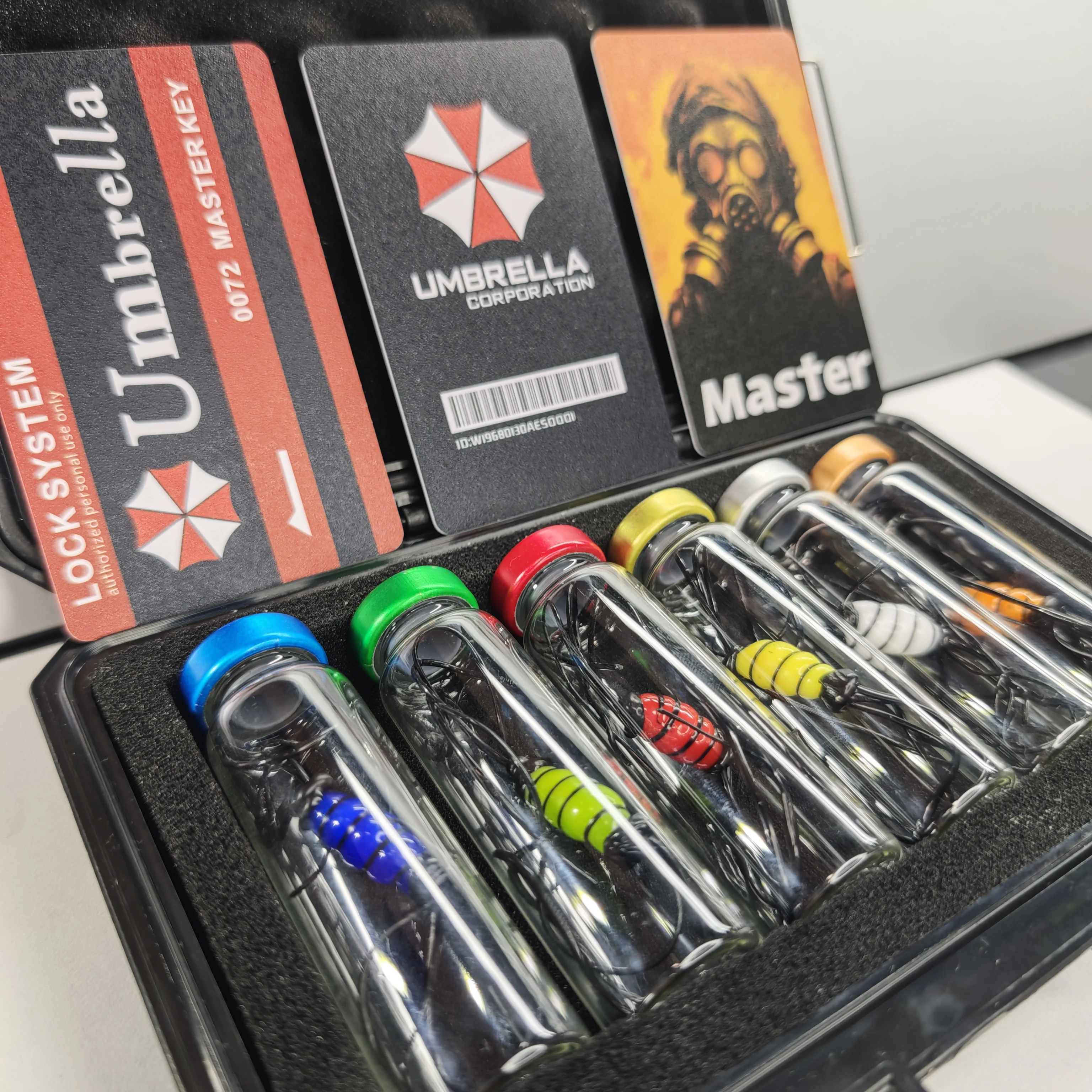 عرض نموذج زجاجة عينة لفيروسات الشر المقيم - هدية قابلة للجمع بشعار شركة المظلة #2