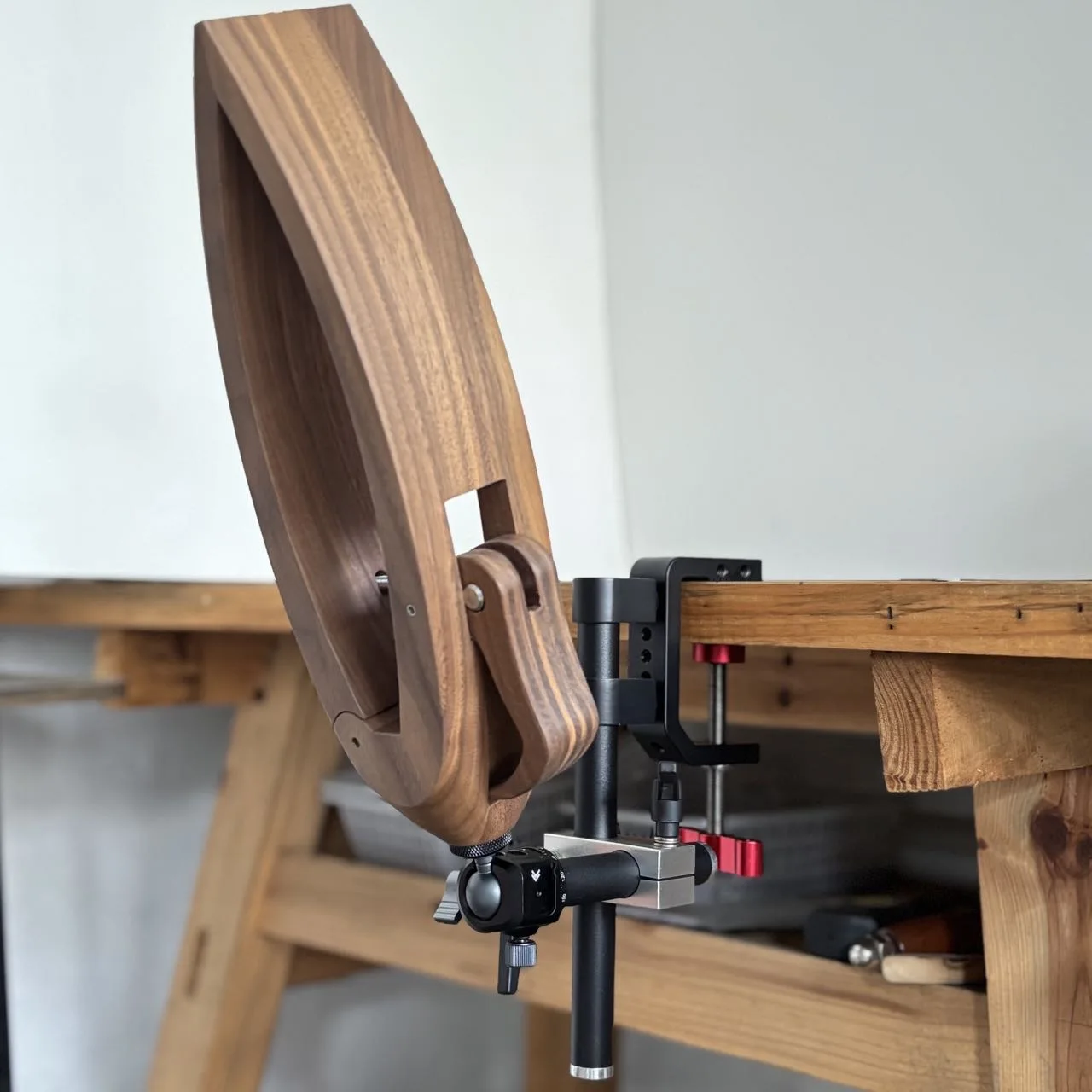 Multifunctional 360 Degree Leather Sewing Clamp Black Walnut Wood Stitching Pony Stitching Horse Clamp Craft Tool Quick Opening