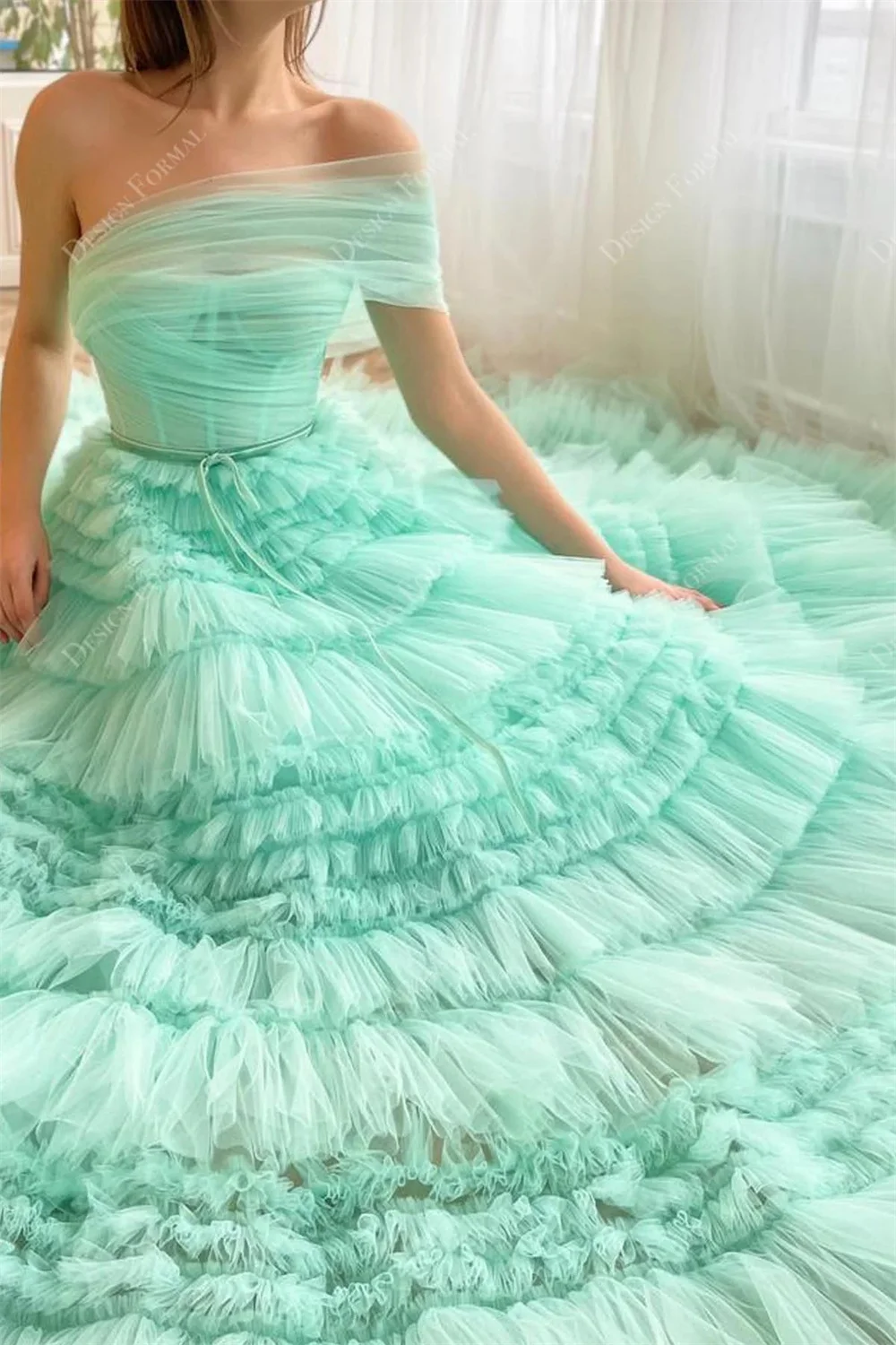 Tokyo Customized Green One Shoulder Wedding Dresses Sleeveless Back Zip Bridal Gowns 2025 Cascading Ruffle A-Line Wedding Gowns