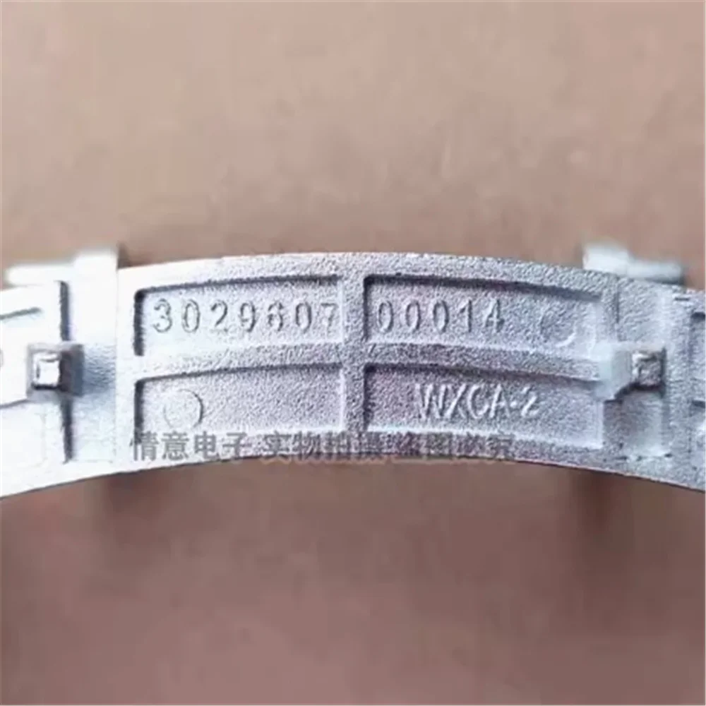 2pcs-for-little-swan-dryer-clothes-dryer-302960700014-wxca-1-2-door-hinge-door-buckle