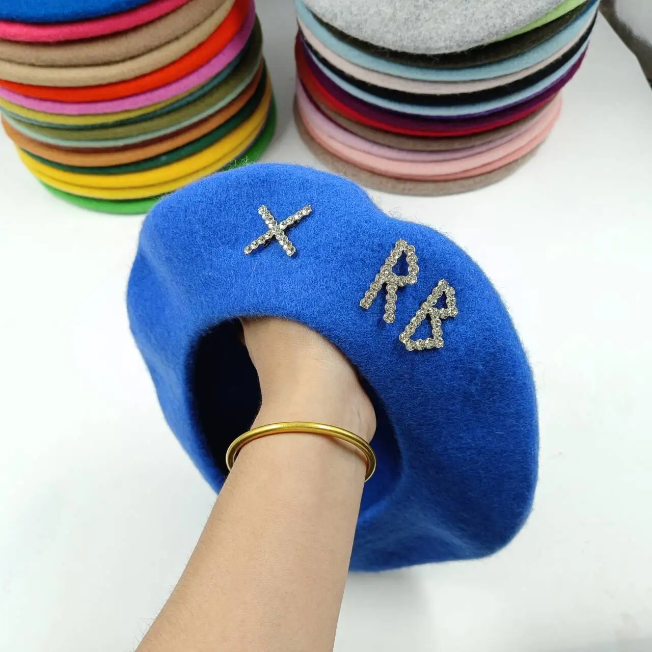 Béret en laine violet foncé automne et hiver béret classique lettre accessoires chapeau de peintre femme chapeau élégant бе androт дя де