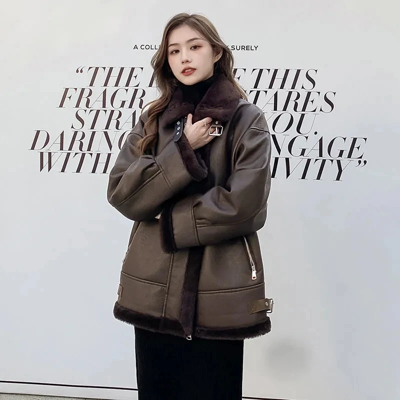 Abrigo de cuero grueso y cálido para mujer, chaquetas de piel de cordero nuevas de invierno, abrigo de cuero PU con cuello levantado holgado coreano, Top informal para motocicleta para mujer