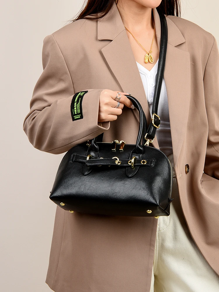 

Luxury Classic Paris Inspired Messenger Bag for Women with Minimalist Design and Solid Color Option