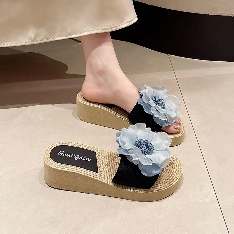 Women's Slippers and Ladies Sandals Flowers Platform Slides Wedge Heel New Style on Promotion Collection Clappers Casual Shoes