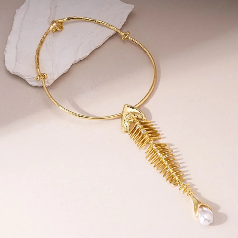 Novelty Design Big Fish Bone Pendant Choker Necklace Rhinestone Alloy Fashion Exaggerated Necklace Punk Exquisite