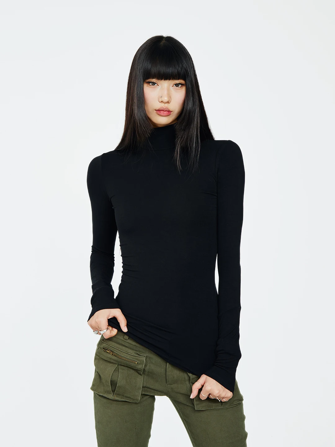 

Женская облегающая футболка с длинным рукавом и высоким воротником, двухцветная, универсальная, осенне-зимняя, простая и элегантная.