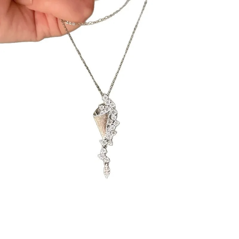 بسيطة الإناث المختنق 925 فضة تألق الفضة نحى الساعة الرملية قلادة قلادة للنساء Waterdrop شرابة سلسلة