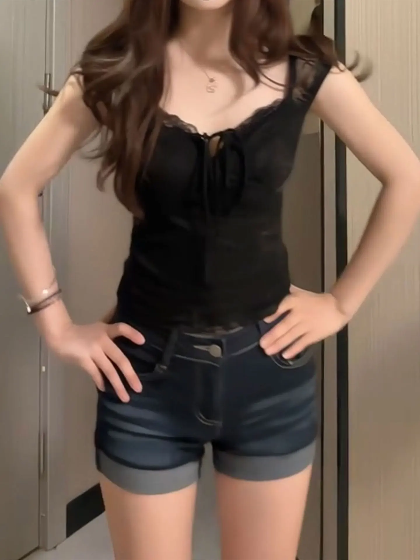 

Sexy American Style Washed Wave Denim Shorts High Waist Cotton Stretch Fabric for Young Women Summer Fashion Trend