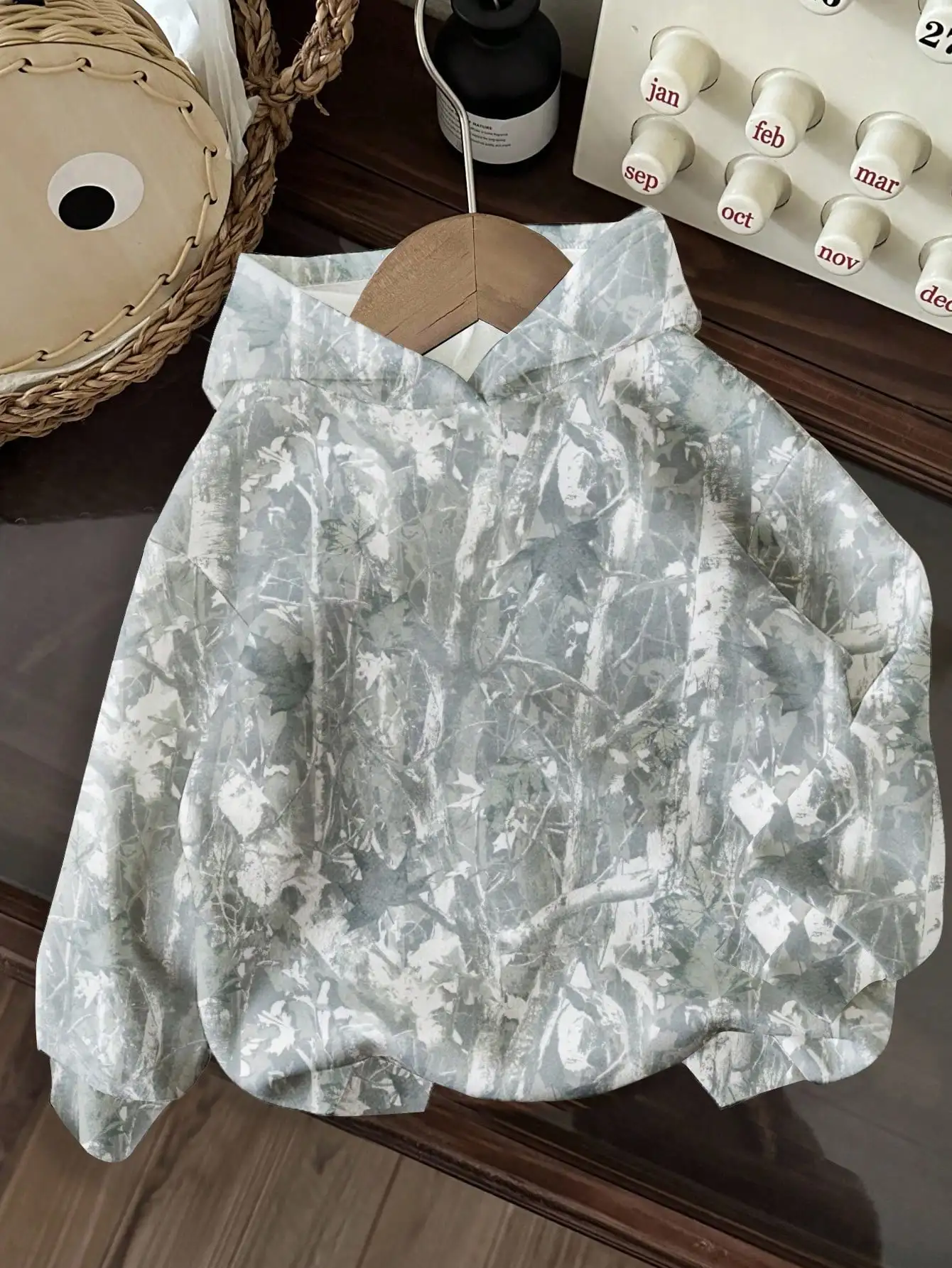 

Oversized Women's Leaf Print Hooded Sweatshirt in Grey, Loose Fit for Autumn Winter