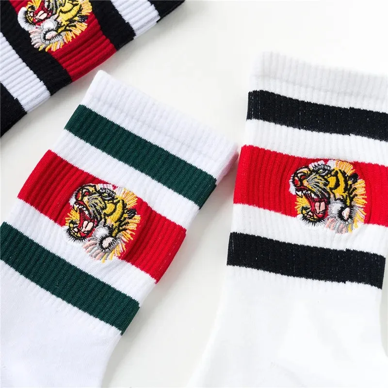 New Unisex Couple Tiger Head Embroidery Socks Men Women Mid Tube Sport Cotton Classic Casual Happy Funny Socks Hip Hop Sox Solid