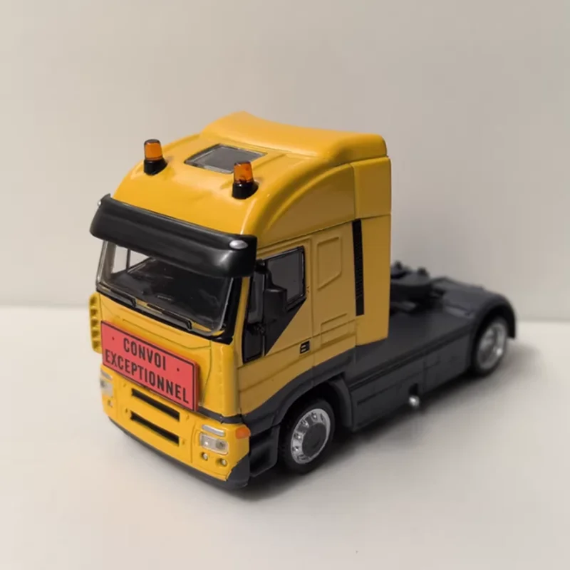 

1:64 масштаб IVECO тягач из сплава, имитация модели автомобиля, статическая коллекция, украшенная праздничная игрушка, сувенир, подарок