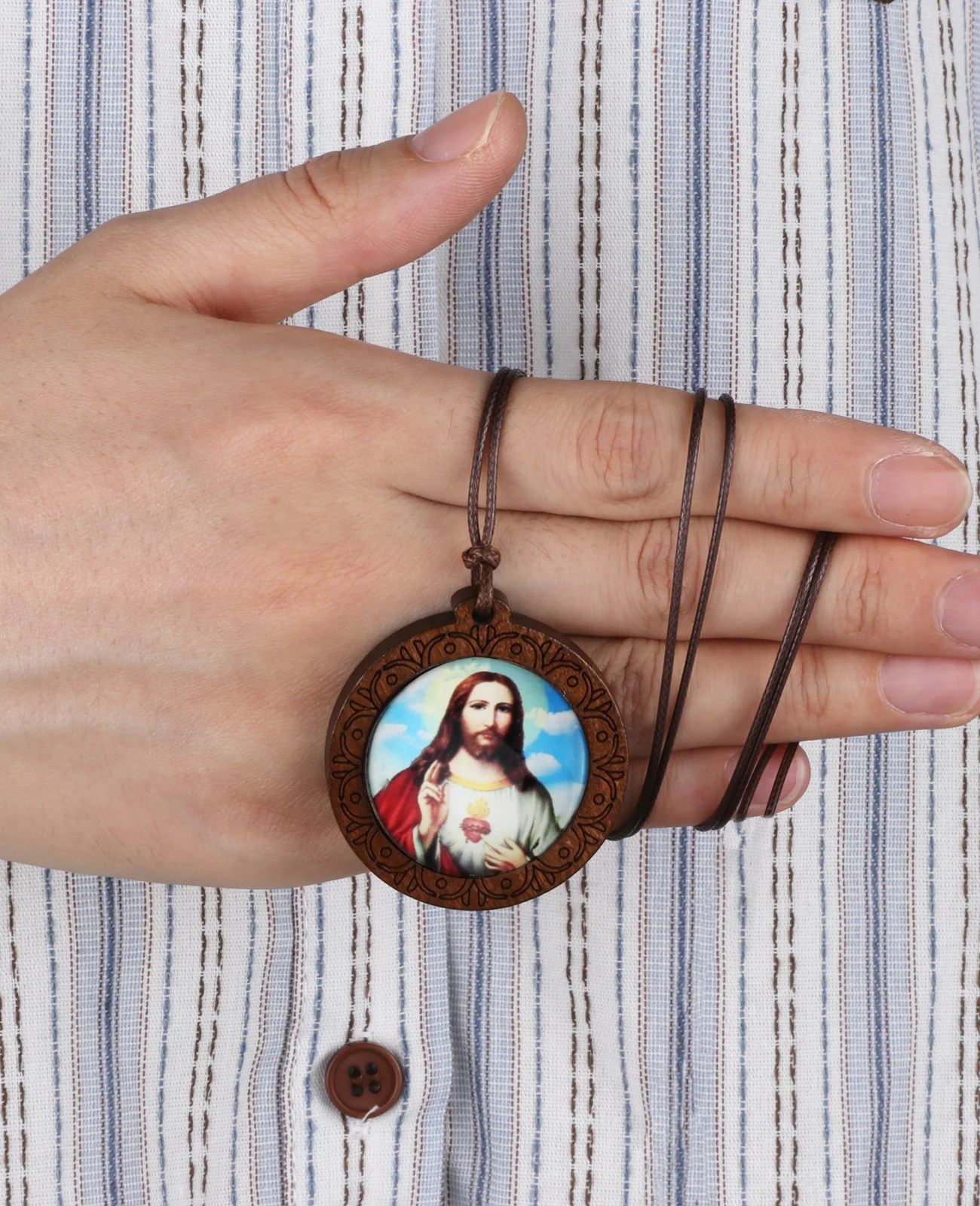 Diyalo Sacred Heart Jesus Rope Chain Necklace Virgin Mary Holy Sticker Christian Icon Pendant Necklace Wooden Round Jewelry