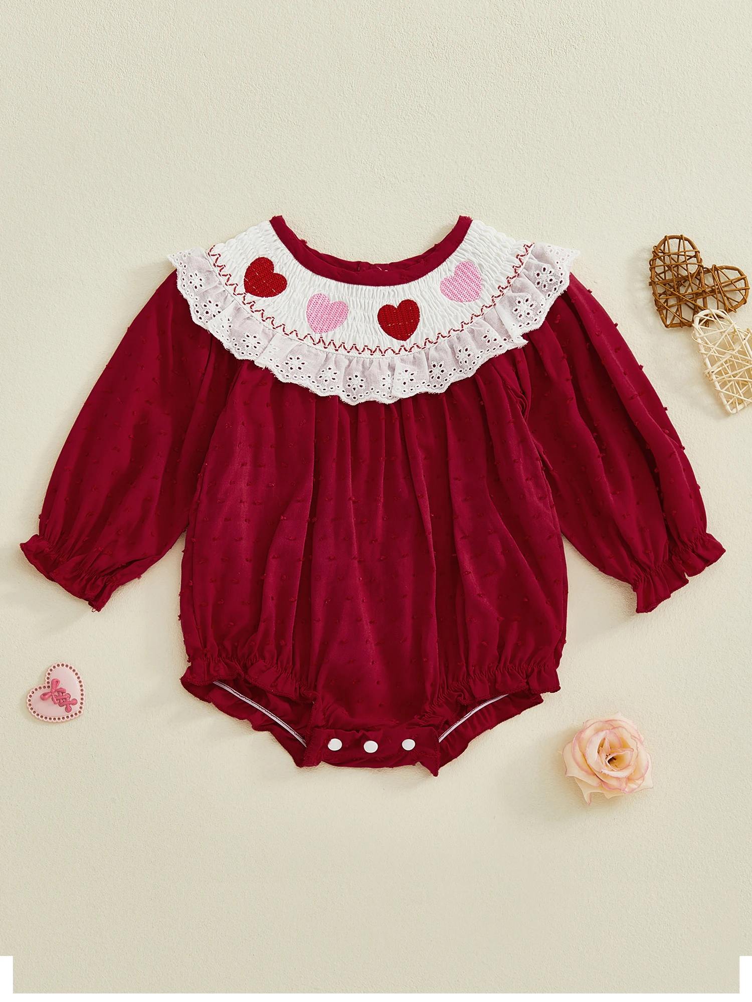 

Очаровательные комбинезоны для маленьких девочек с уютными длинными рукавами и вышивкой в форме сердца и милым вырезом с рюшами на День святого Валентина