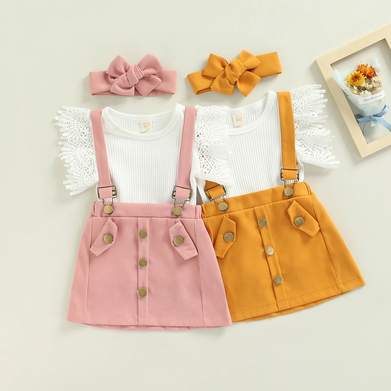 

Toddlers Girls Three-Pieces Outfits Hollow Flying Sleeve Round Neck Ribbed T-Shirt Suspender Strap Skirt Decorative Bow Headband