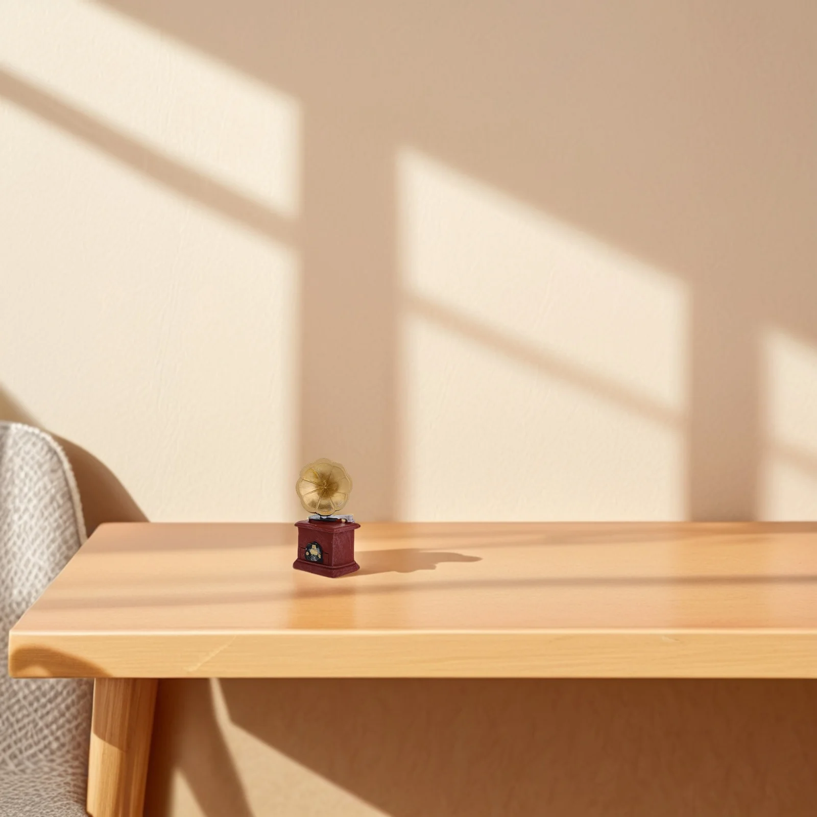 

Miniature Vintage Phonograph Decor Resin Retro Record Player Ornament for Home Decoration Photography Props Tabletop Display