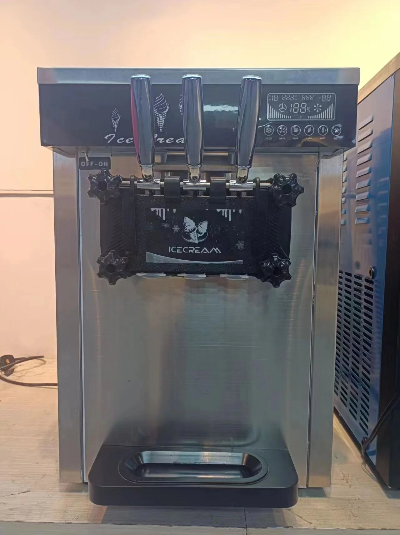 Tabletop Promotion Price Three Flavors Soft Ice Cream Machine Soft Sundae Ice Cream Making Machine with Airpump