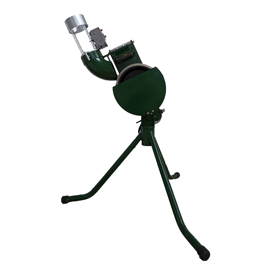 esercizio di battuta professionale per la lanciatrice combinata da baseball e softball