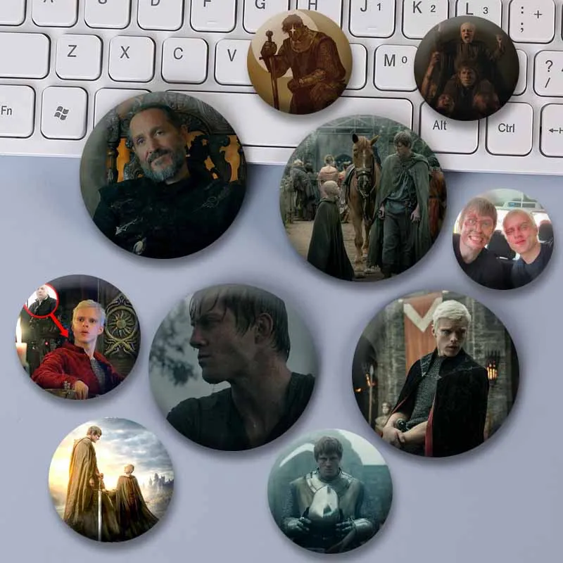 A Knight of Dunk and Egg The Seven Kingdoms Button Pins Lapel Brooch Round Badge for Bag Hay Shoes Clothes Ornament Jewelry Gift