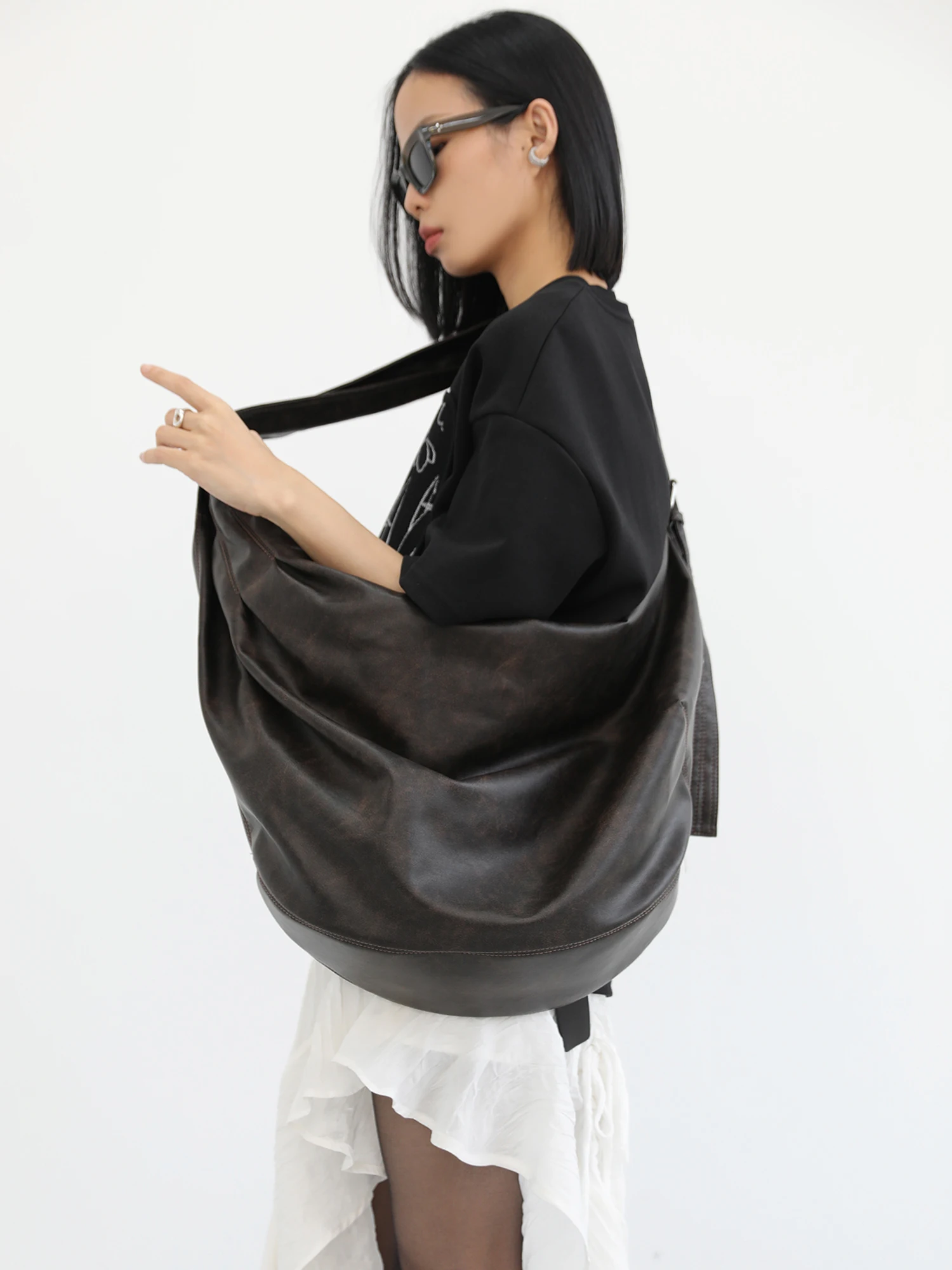 

New Retro Fashion Large Capacity Pleated Shoulder Bag Simple And Casual Versatile Personalized And High-end Crossbody Bag Trendy