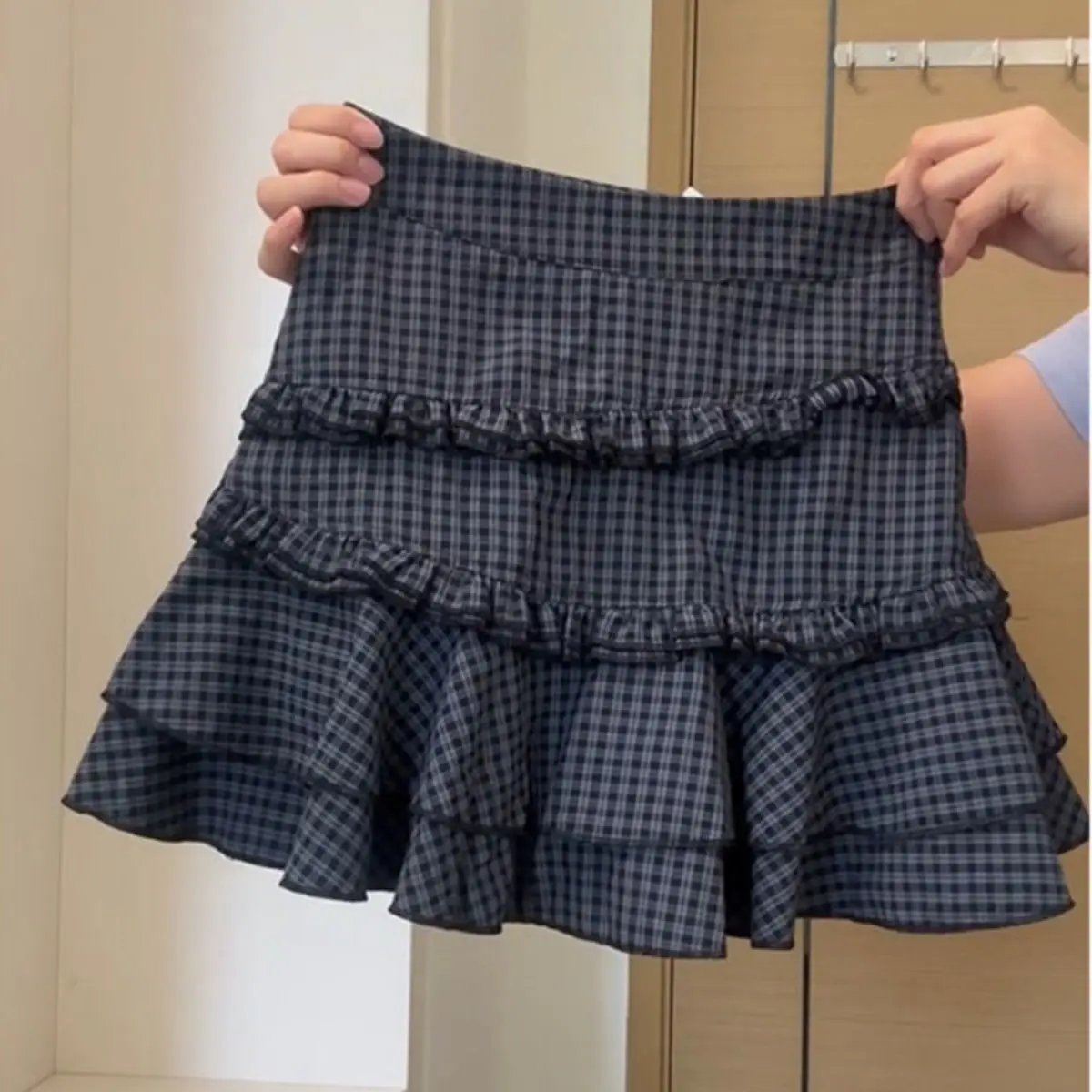 Fashionable Plaid A-line Skirts For Women Summer Design Sense Ruffled Edge Patchwork Puffy Short Cake Skirt