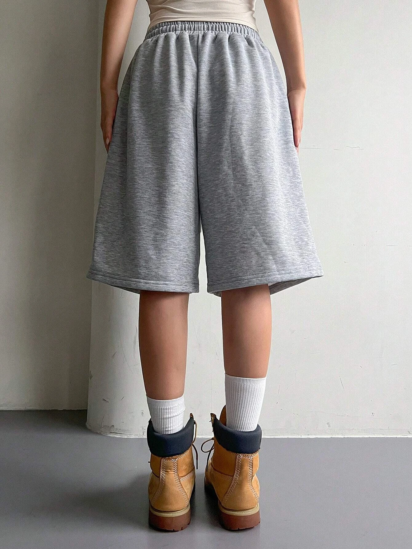 شورت نسائي كاجوال برباط مطاطي بلون سادة مناسب للارتداء اليومي في جميع المواسم والأزياء الرياضية