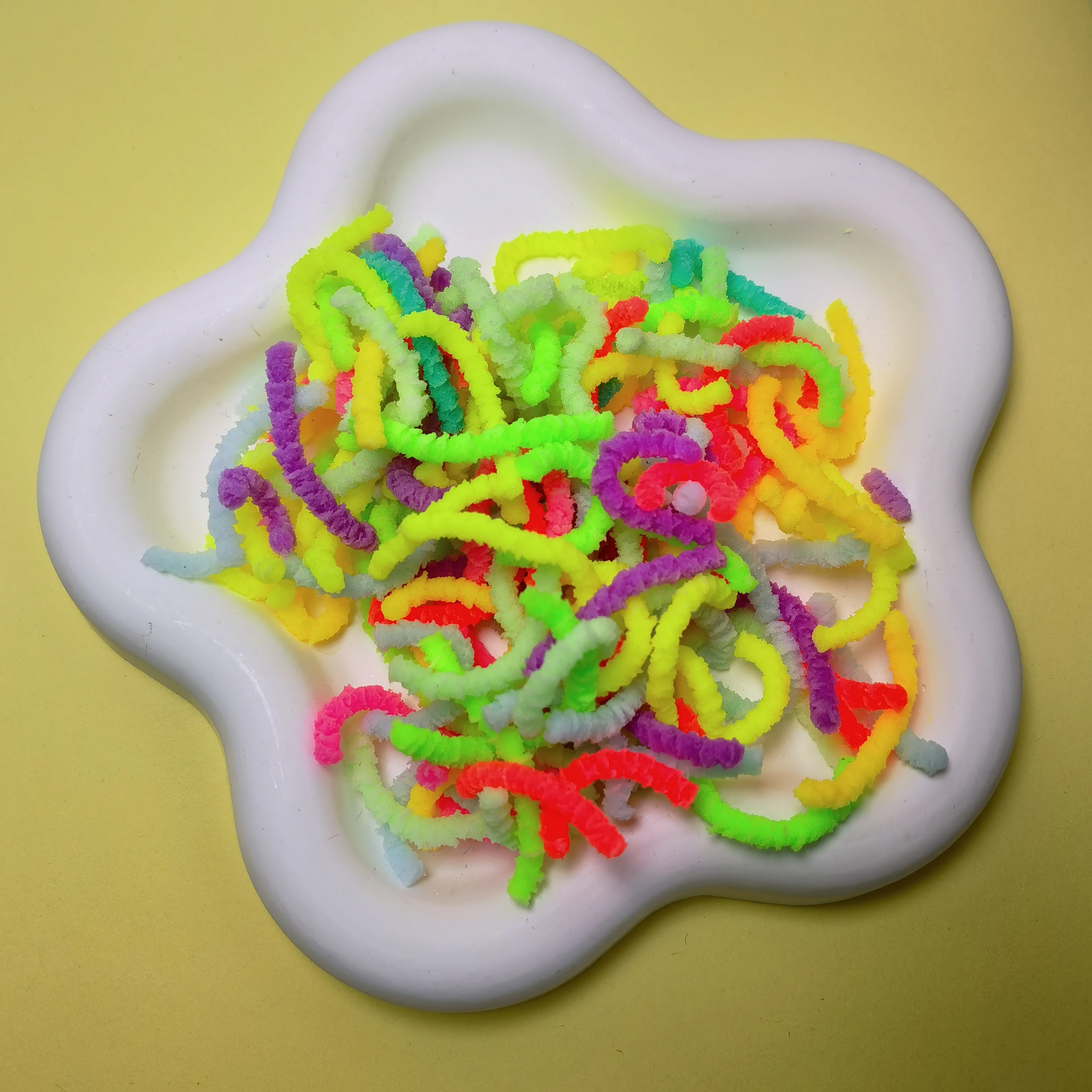 Mixed Colors Moving Insect Novelty Toy 500g Stress Relief Horror Simulated Insects that Move for Pranks Fun Available - view 6
