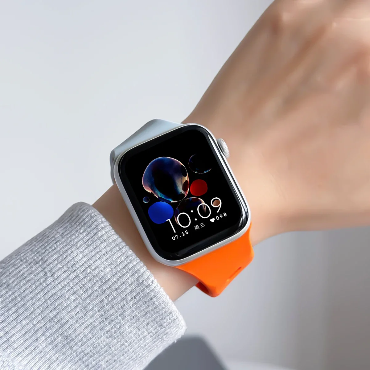 Kreatives Schrägband für Apple Watch 49mm 42 40 44 38 41mm Silikonarmband für iWatch Series 11 10 46mm 9 8 7 6 5 4 SE – Detail 2