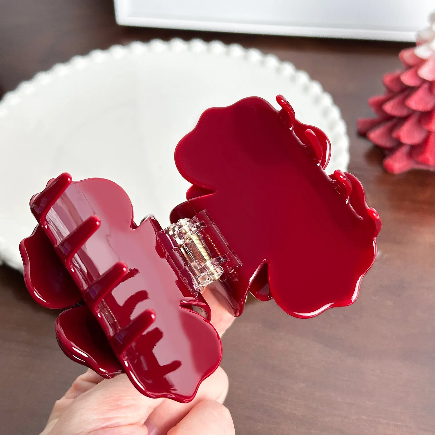 جديد التصميم الإبداعي الهندسة السنة الجديدة مشبك شعر أحمر ضوء فاخر موضة خلات القرش كليب مشبك شعر للفتيات امرأة