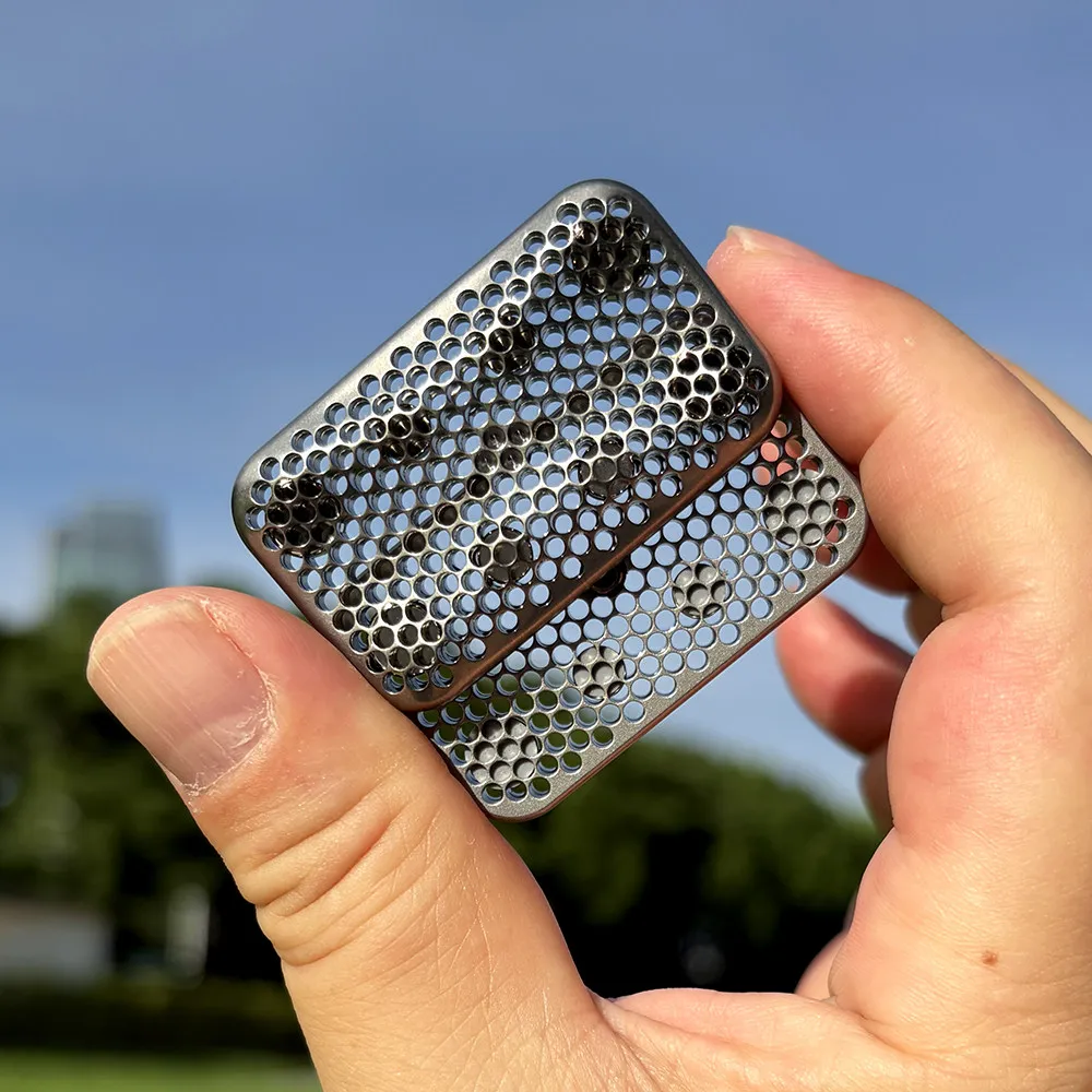 SkellyVerkk Coral Plexus Skeleton Hollow Edition Titanium Alloy Infinite Push Card Decompression Toy