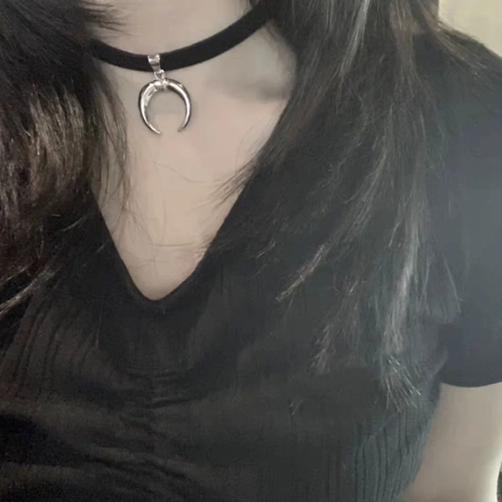 

Collarbone Necklace Locket Jewelry Short Pendant Moon Shape Choker Black Neck Accessory For Party Festival Graduation Decoration