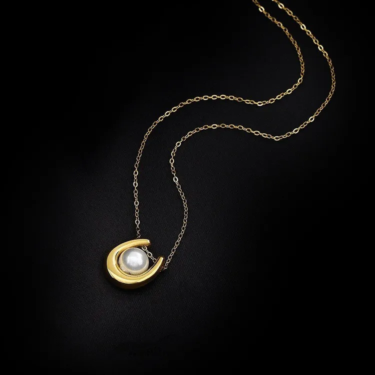 Модный и нишевый дизайн с золотым U-образным жемчугом, исключением прохладного и элегантного стиля.