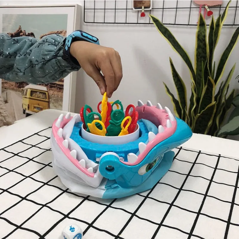 Nuovi giochi per la famiglia Play House Great White Shark Fish Toys giocattoli genitore-figlio Touch Fish Bite Hand Shark giochi da tavolo