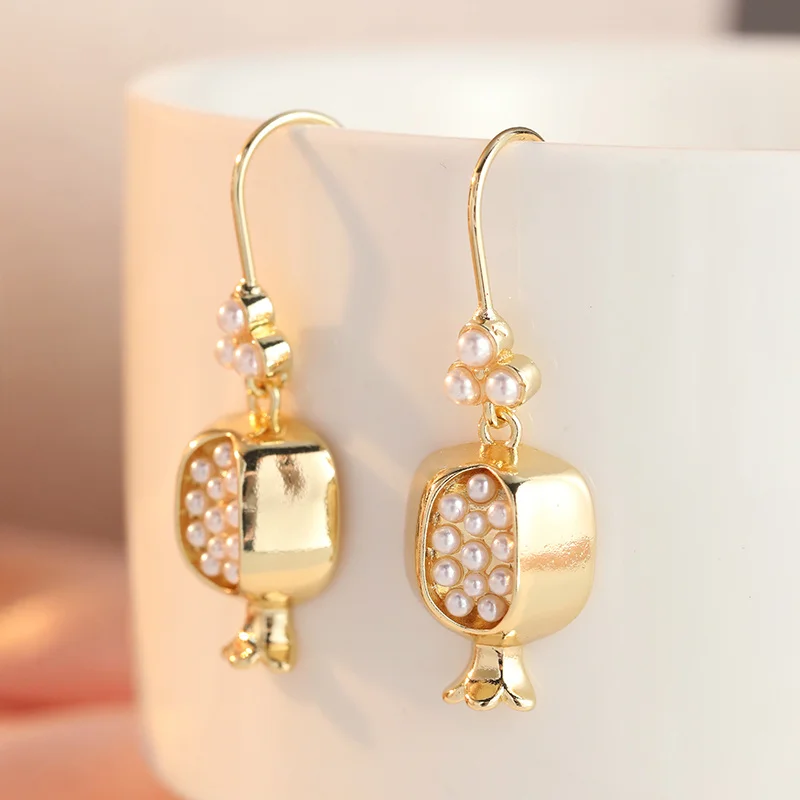Fresh Sweet Pomegranate Shaped Earrings For Women Luxurious Inlay Synthetic Pearl Golden Plated Earrings Fashion Jewelry