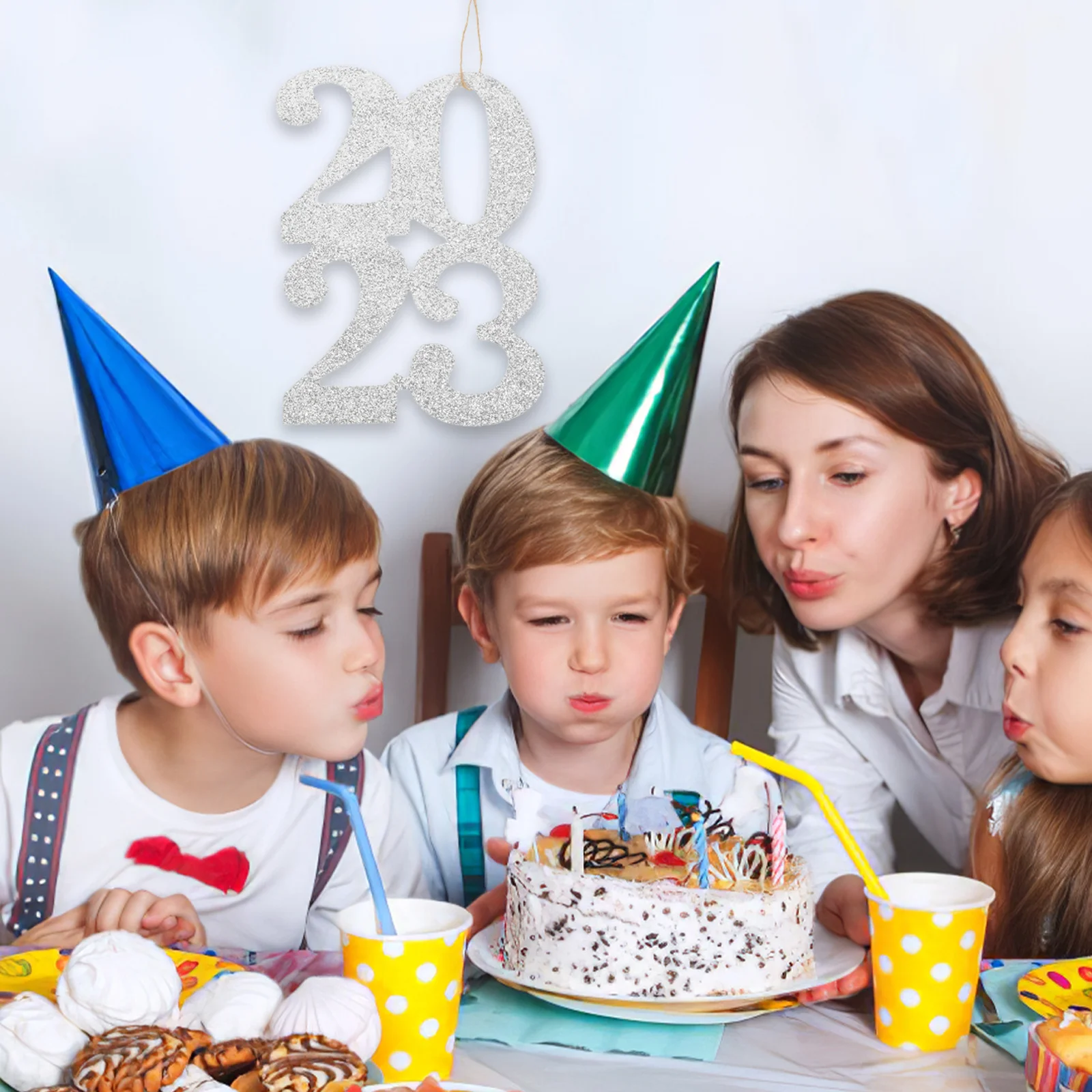 

24Pcs 2023 Glitter Decoration Tags Hanging Grad Party Supplies New Year Celebration Photo Props Table Centerpieces