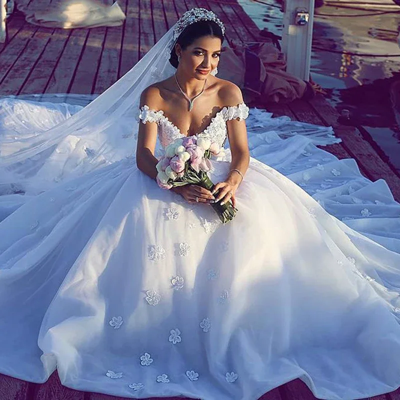 Arabic Indian Puffy Wedding Dresses Ball Gown Off Shoulder White Backless Country Church Wedding Gowns with Appliques